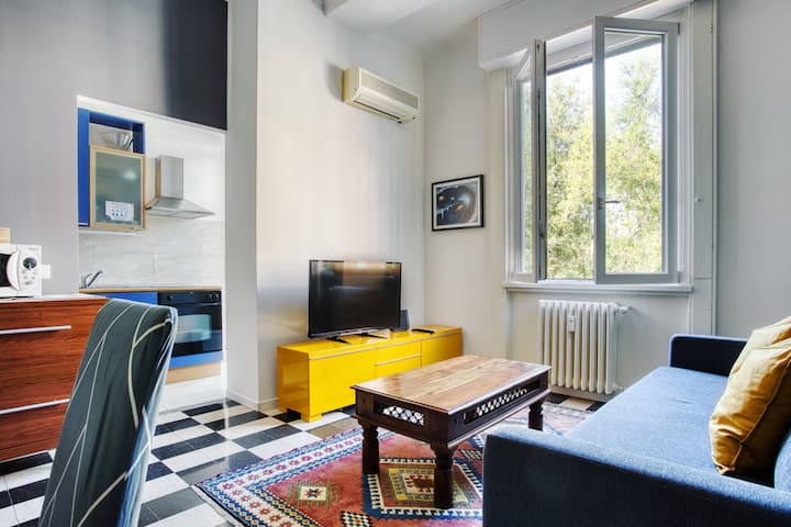 Elegant 1-bedroom Flat, Easy City Centre Access - Milano Cadorna Station