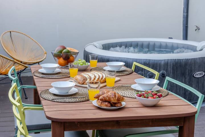 Invictus Escape – Jacuzzi & Charm in the City gallery image 5