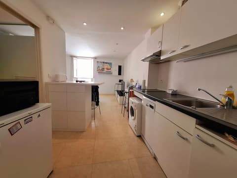 studio 250 meters from the palace