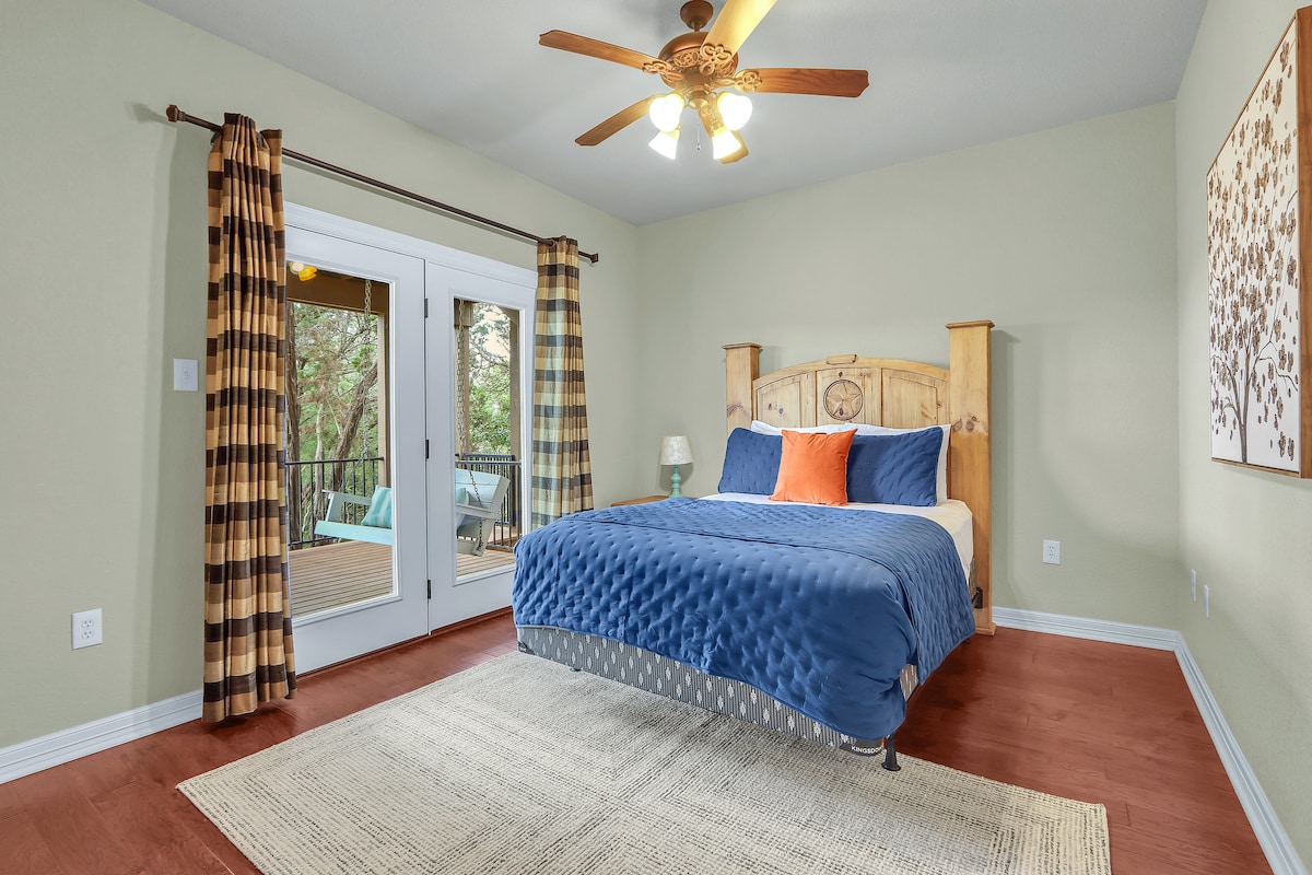 בחדר שינה 2 יש מיטת קווין סייז וגישה חיצונית ישירה