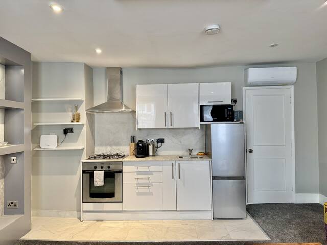 3 Bed/3.5 Bath Brand New Duplex, AC, Marylebone gallery image 5