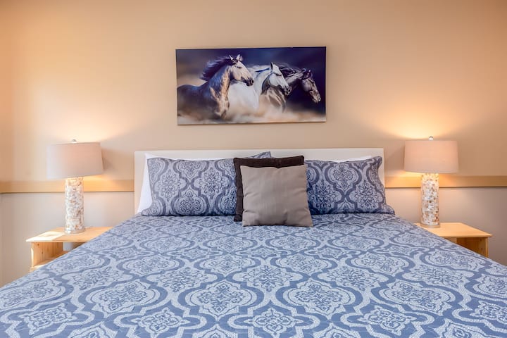 Zatim spavaća soba s king size krevetom - glavna razina