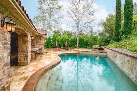 Elegant Villa Retreat Pool Garden Alfresco Lounge
