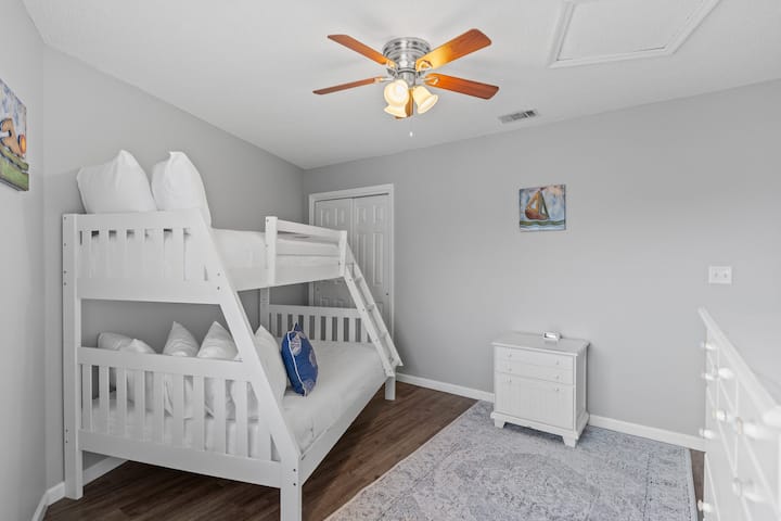 Dormitorio 2 con litera triple