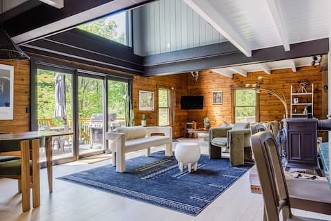 Pool+Hot Tub, Firepit | Near Hikes, Shops, Dining