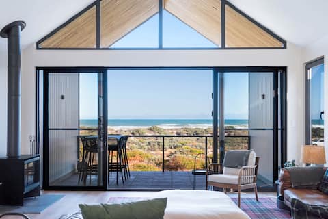 Timbers ByThe Sea: Beachfront Bliss with Fireplace