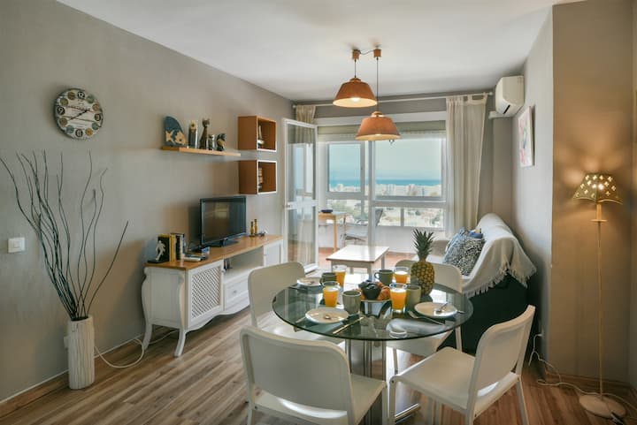 Pool & Seaviews. 2 Mins Walk To Marina & Beach - Benalmádena
