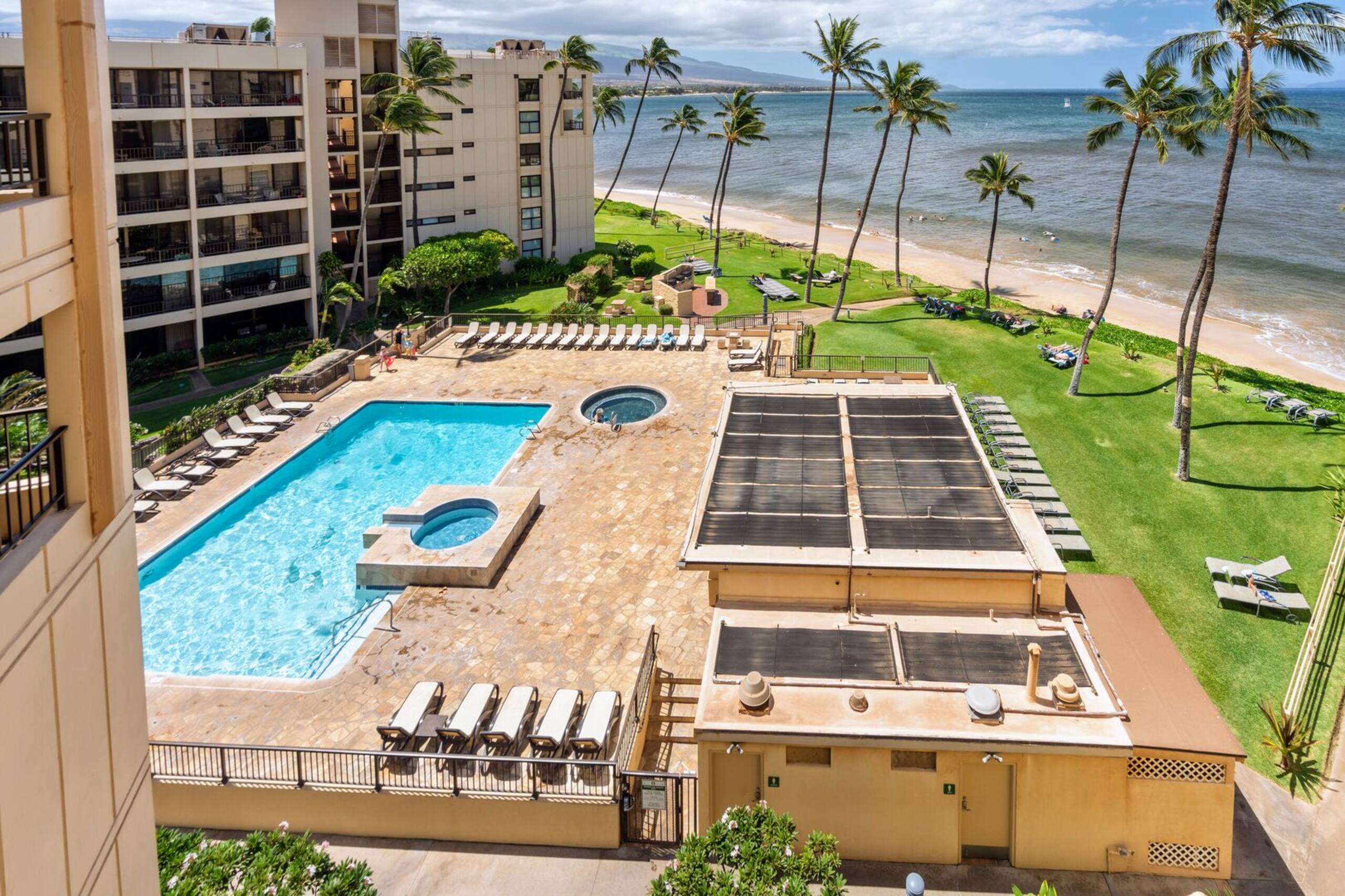 Beach Views overlooking miles of Sandy Beach - Image 9