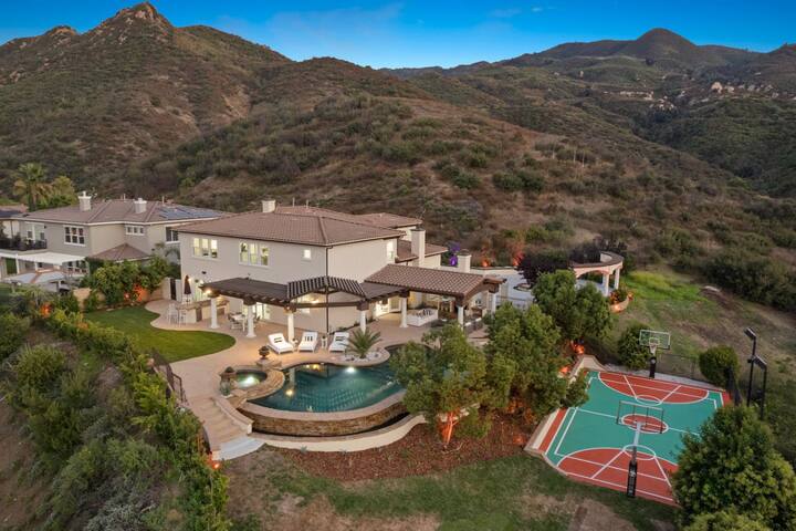 Luxury Hilltop Escape in Agoura Hills with Views gallery image 2