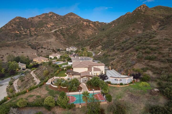 Luxury Hilltop Escape in Agoura Hills with Views