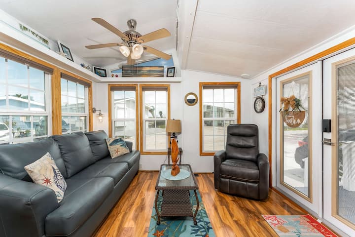 Charming 1br Waterfront Retreat With Private Patio - Port Isabel, TX