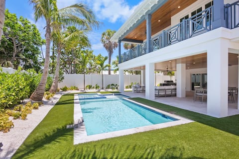 Costa Bella: 4-Bedroom Home with Private Pool and