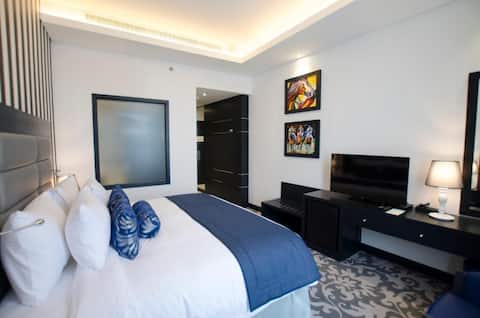 Top Airbnb: Classic Room Near Dubai Internet City Metro in Al Thanyah First