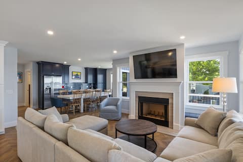 Successful Airbnb property: Luxury Sebago Lake House with Gorgeous Pano Views! in Steep Falls