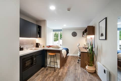 Top performing Airbnb: Students Only Studio at Stanley in Dundee Centre in West End