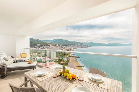 Luxurious Beachfront Condo