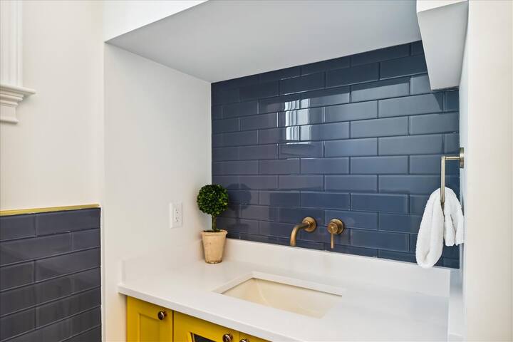 Gulf Front w/Private Pool+ Beach Access| Sleeps 38