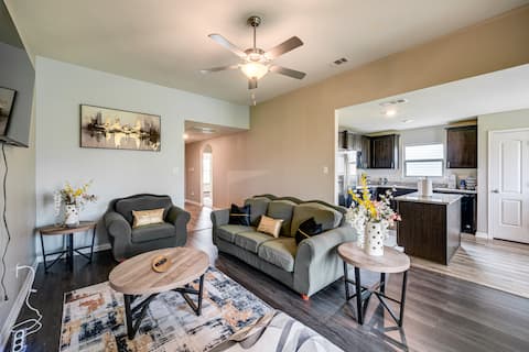 Patio & Fenced Yard: Peaceful Venus Retreat