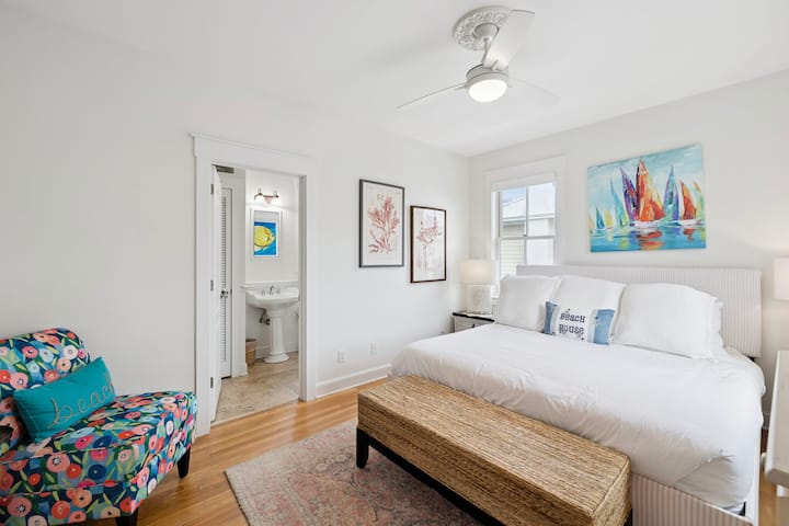 2nd Floor - Primary King Suite