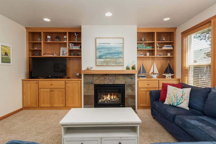Seaescape: Cute Home, Dog Ok, Near Beach & Pub! - Pacific City, OR