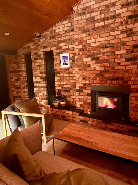 Top performing Airbnb: Mollymook Beach Chalet + Pool in Narrawallee