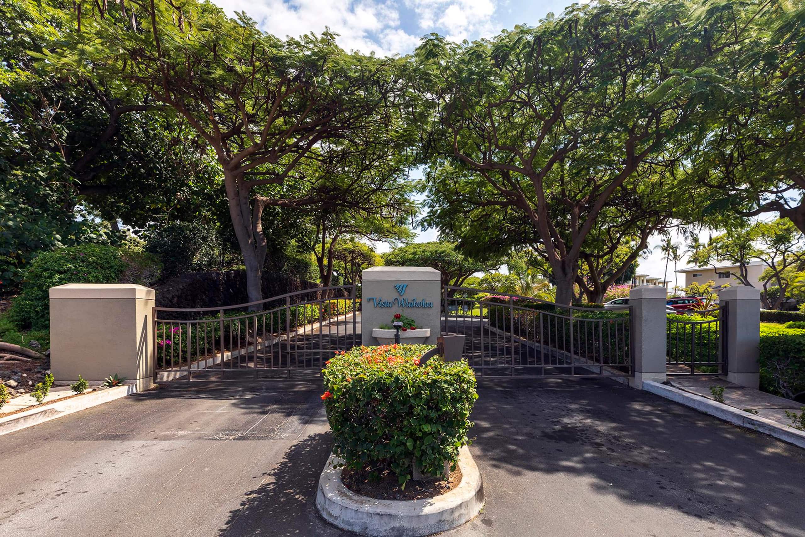 Top Floor Condo, Large Lanai with Views, Pool - Photo 9