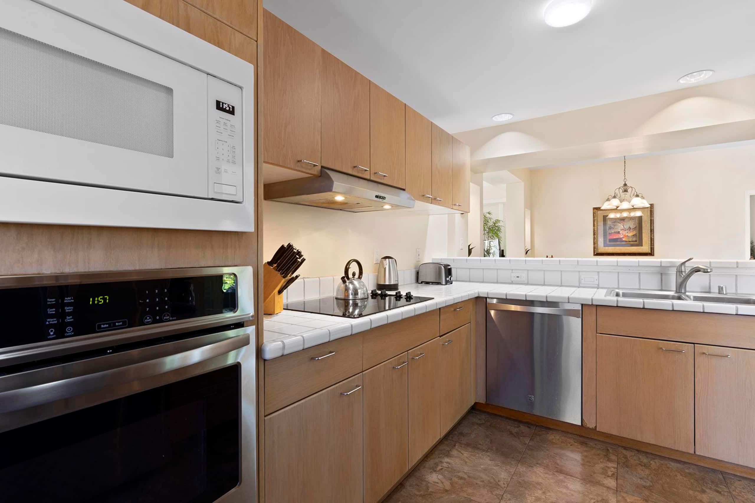 Top Floor Condo, Large Lanai with Views, Pool - Photo 13