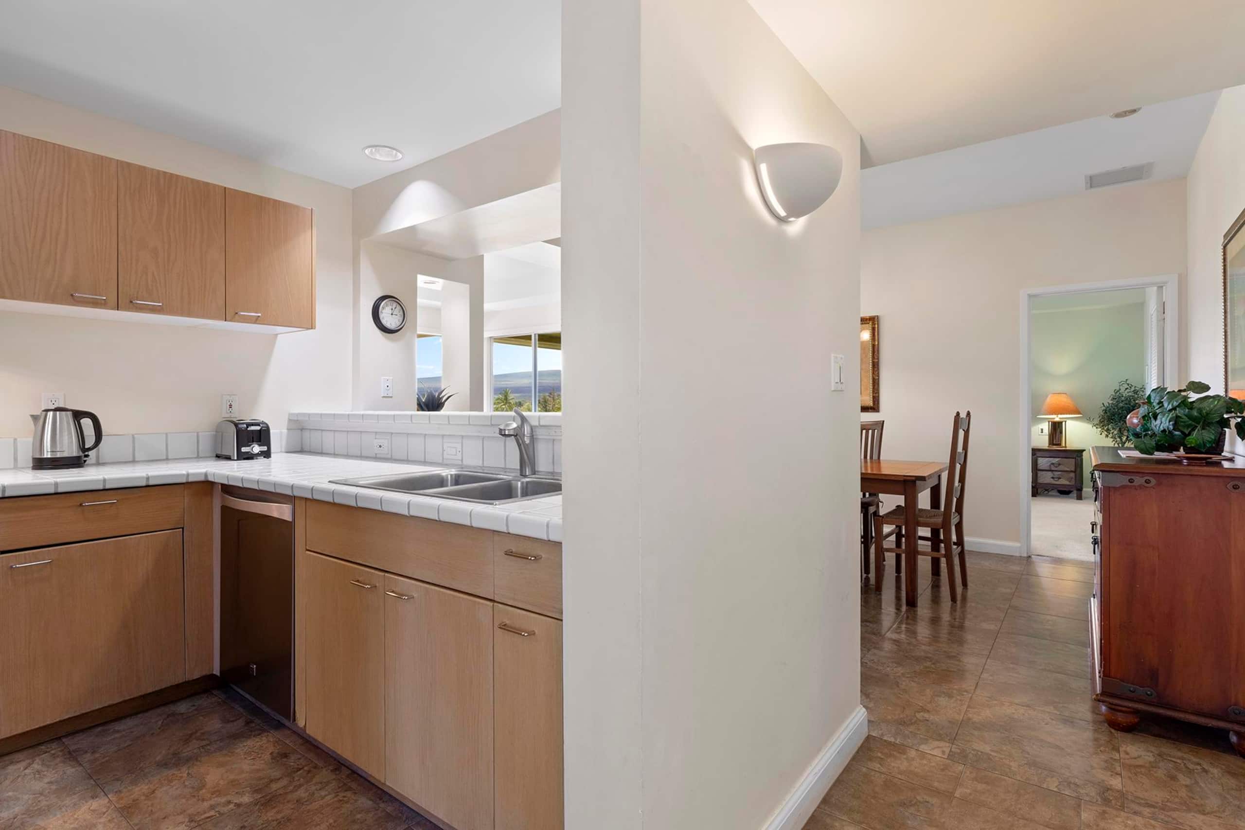 Top Floor Condo, Large Lanai with Views, Pool - Photo 12