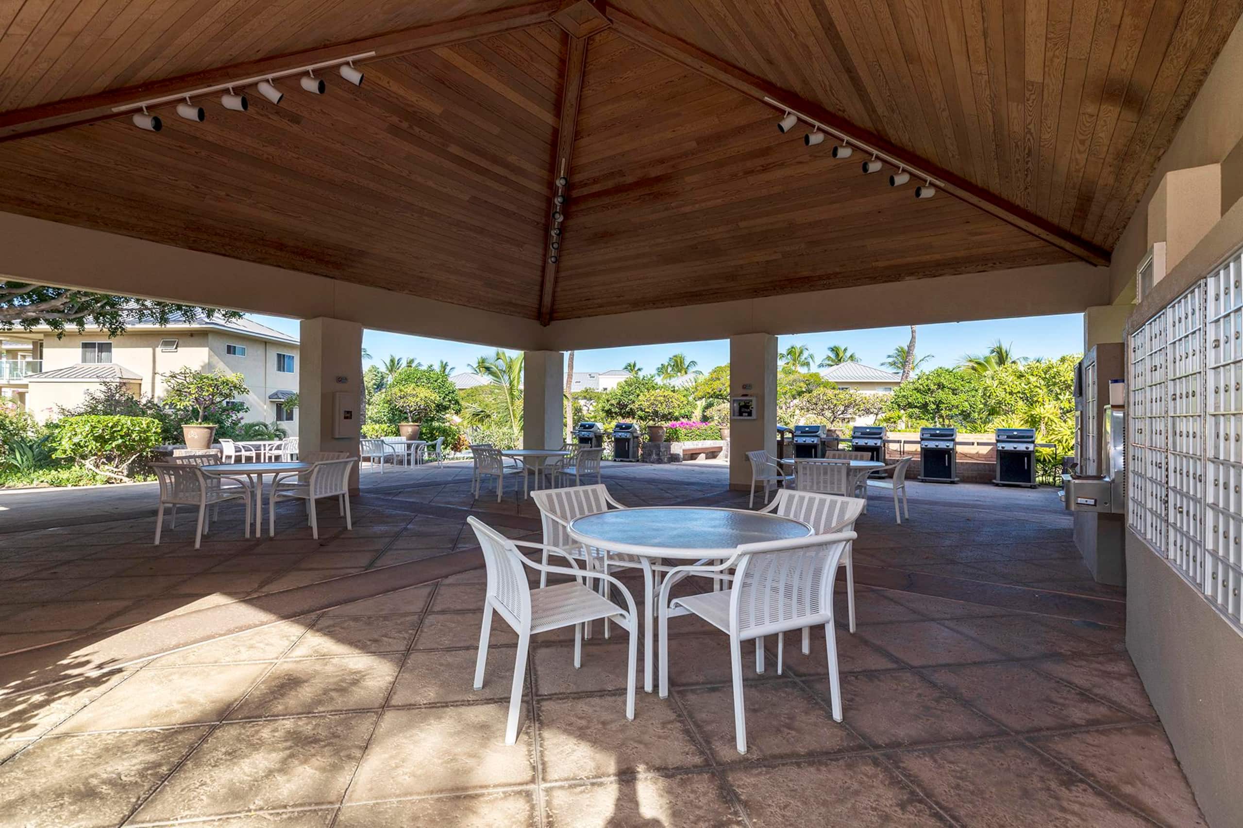 Top Floor Condo, Large Lanai with Views, Pool - Photo 40