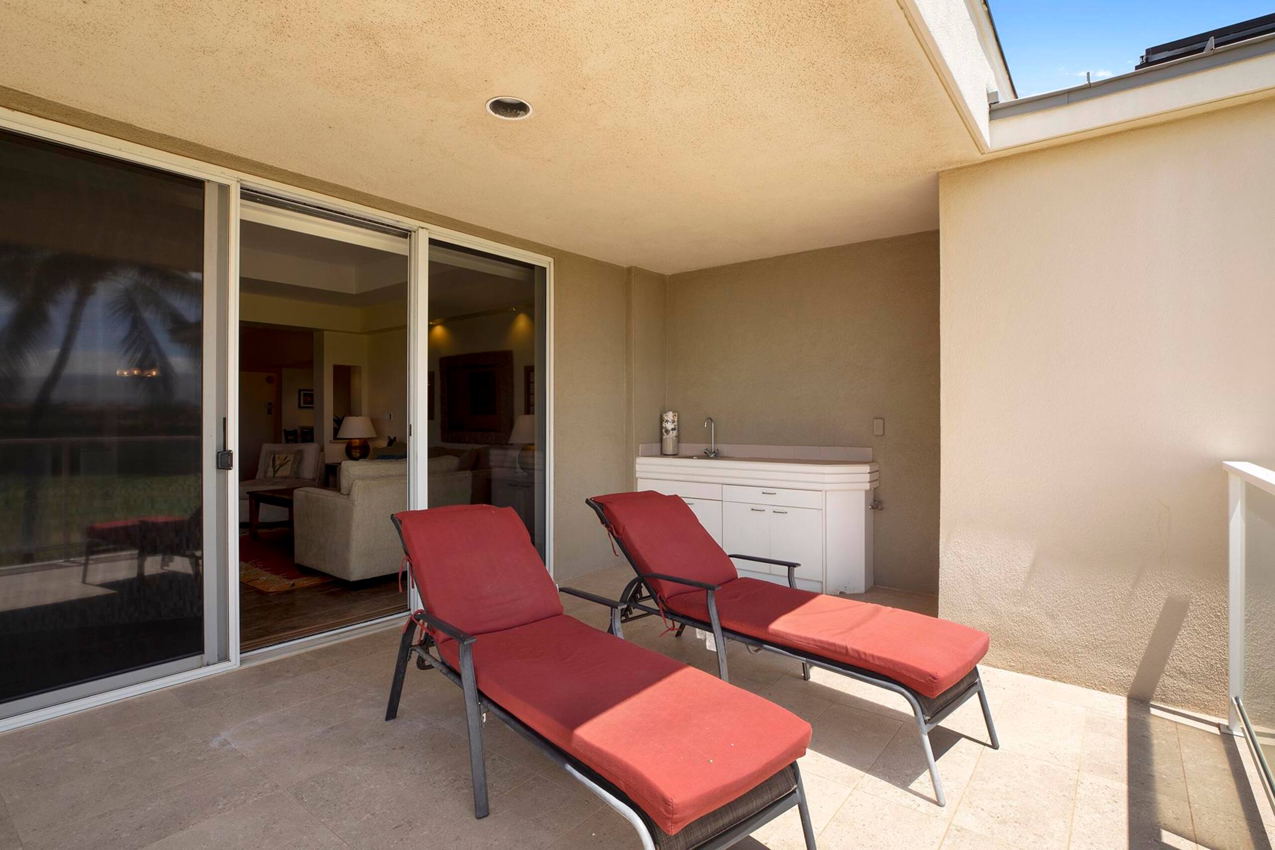 Top Floor Condo, Large Lanai with Views, Pool - Photo 32