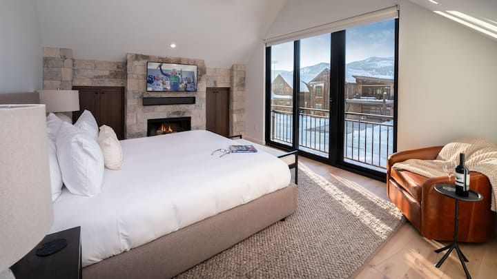 Chambre 1, niveau supérieur - Suite principale avec très grand lit