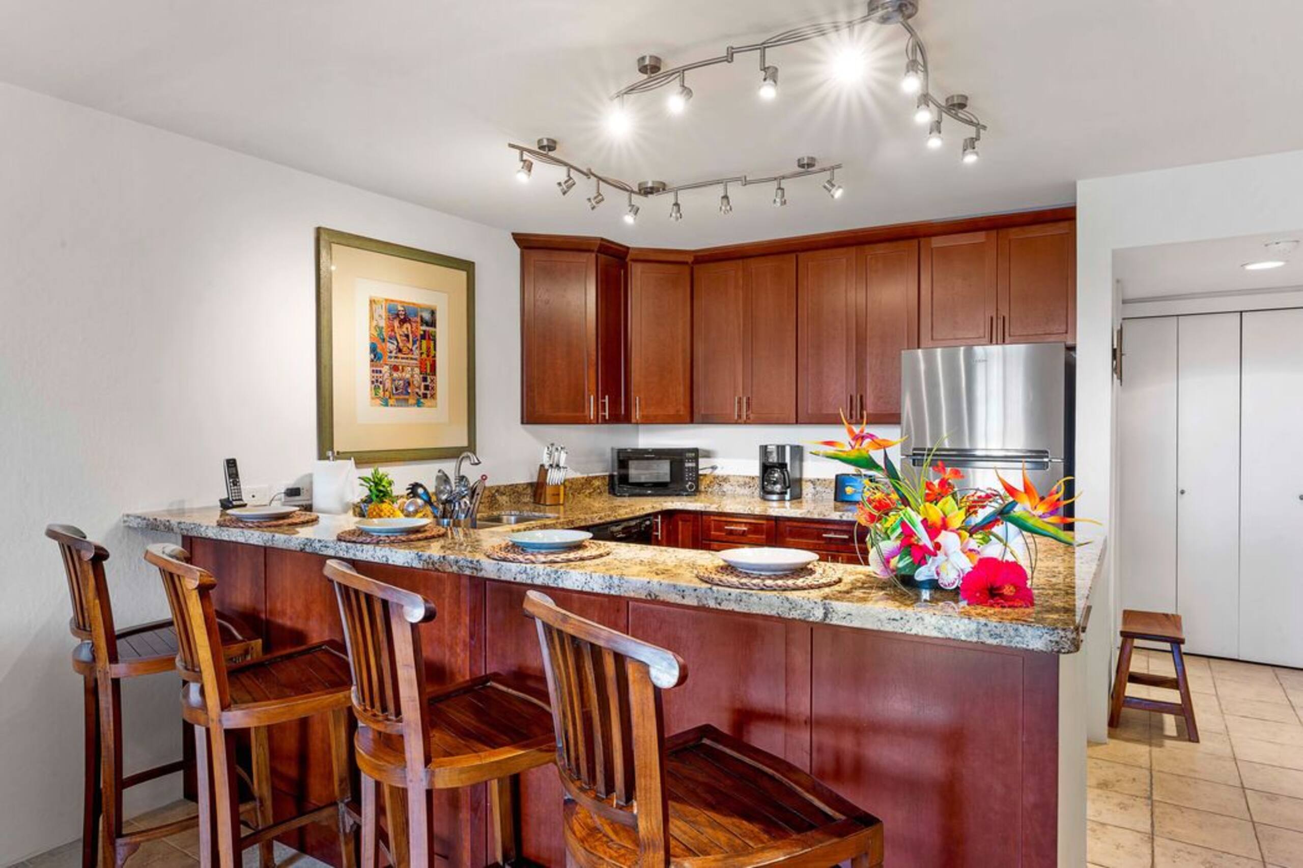Condo in Kailua-Kona · ★4.89 · 2 bedrooms · 3 beds · 3 baths - Image 12