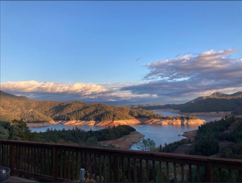 Beautiful Home Above Lake Shasta