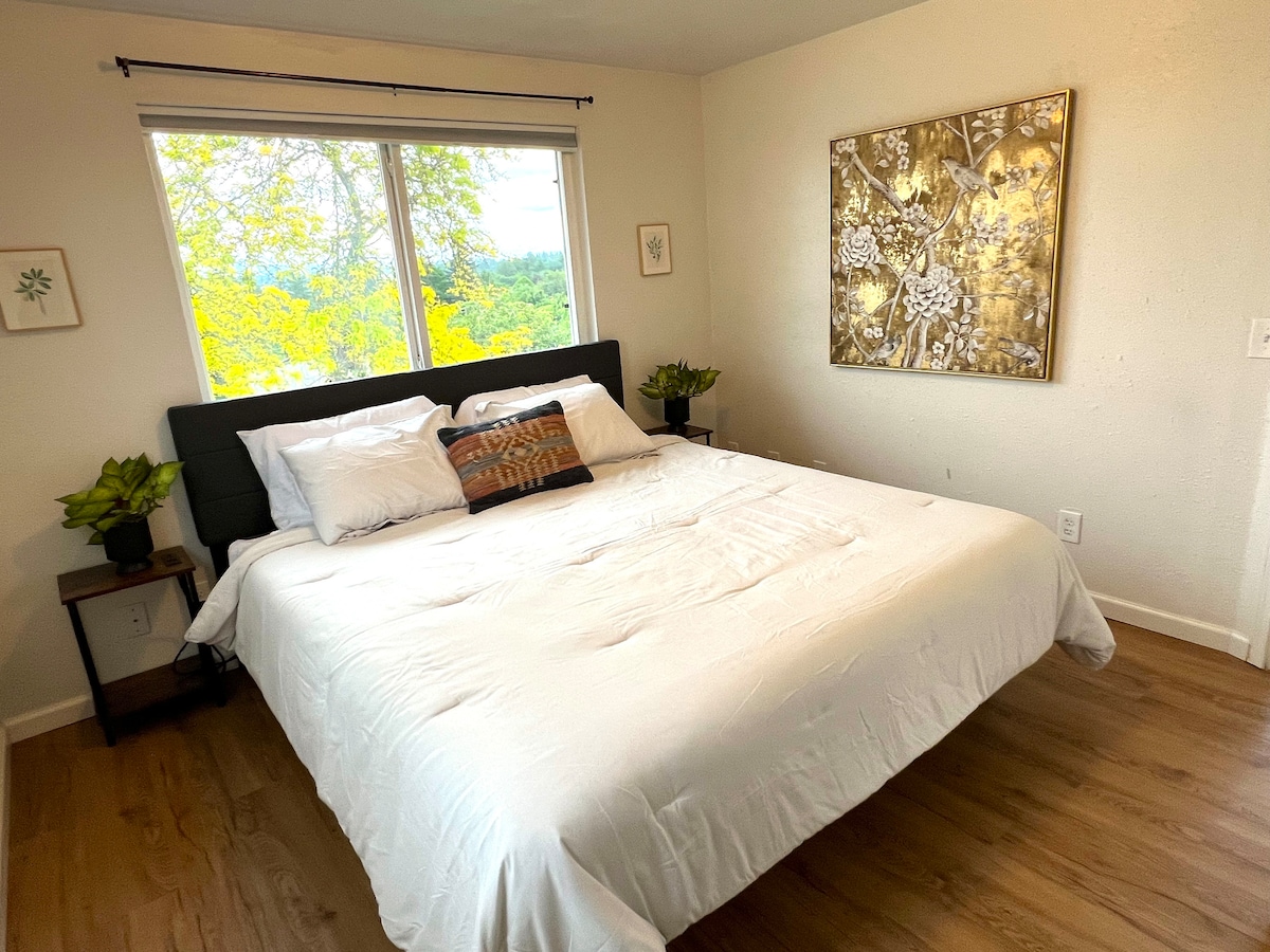 Bedroom 7 in the guest house with a comfortable king sized bed