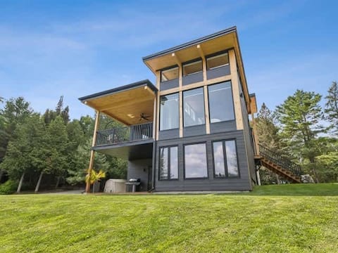 Chalet Skyville-Waterfront-Hot tub-Blue Sea