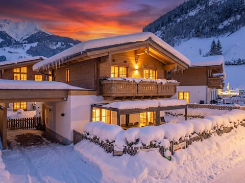 Chalet in Rauris with a sauna right by the lift