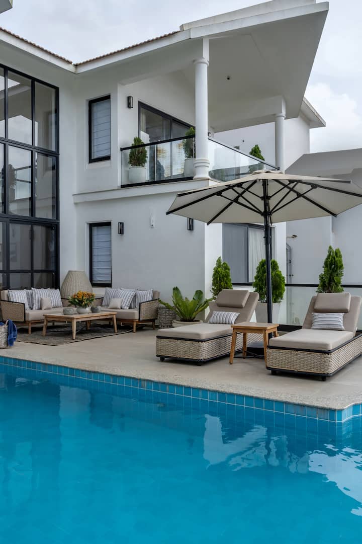 Pool: Swimming pool