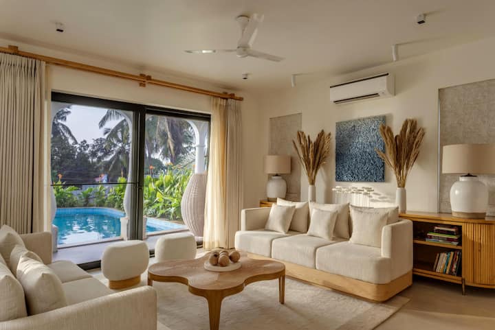 Rooms: Living area
