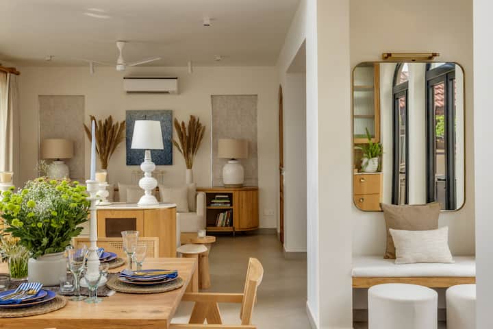 Rooms: Living area