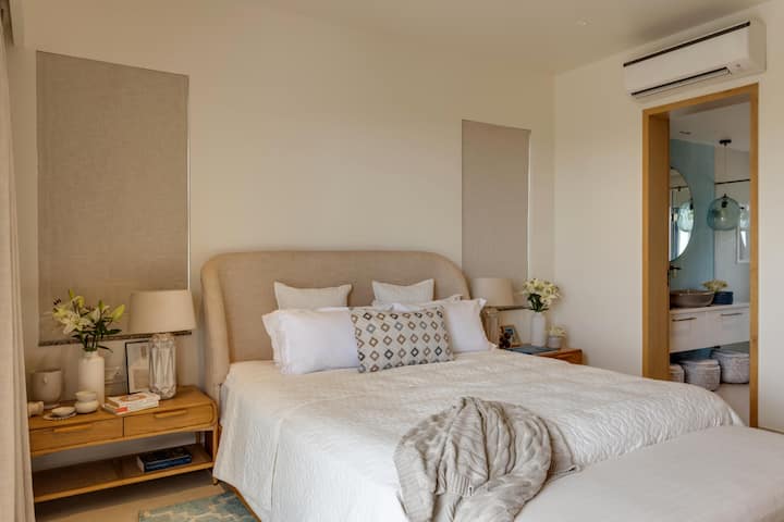 Rooms: Bedroom
