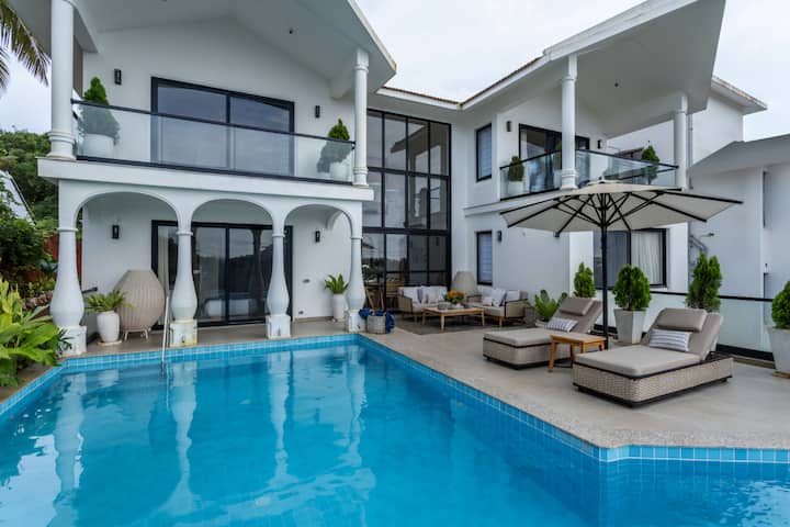 Pool: Swimming pool