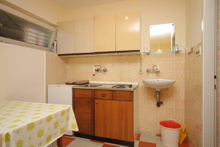 As-8039-a Garçonnière Avec La Terrasse Mali - Mali Lošinj