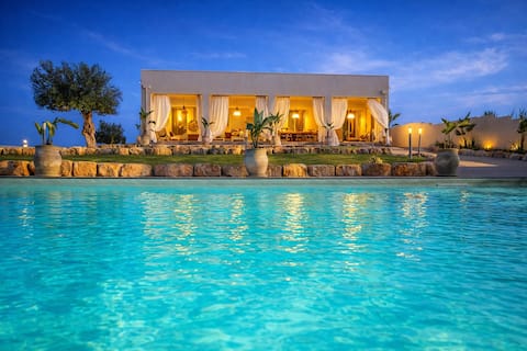 Stupendous Pensiero Villa with private pool