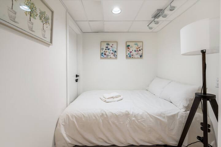 Charming Vancouver Stay Basement Suite gallery image 4