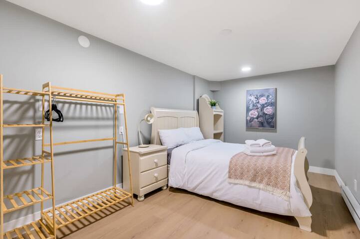 Charming Vancouver Stay Basement Suite gallery image 2