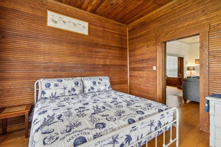 Სტუმრების საძინებელი სრულიად ახალი საწოლით