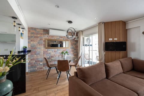 iH*| Spacious 2 BR Apt with AC and Parking