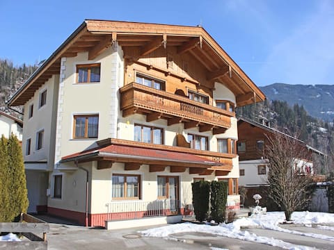 Apartment in Kaltenbach near Ski Lift