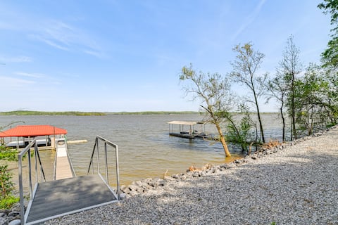 Game Room & Screened Porch: Kentucky Lake Retreat!