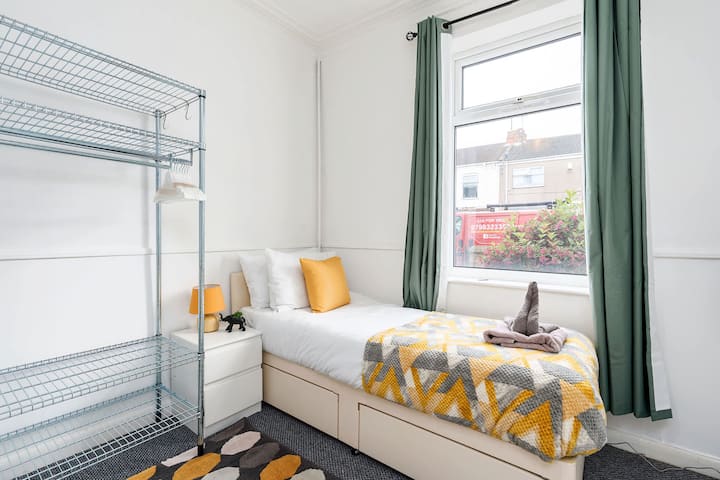 Stylish 4br Family Home | Heart Of Grimsby - Cleethorpes